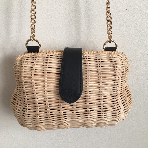 Wicker Clam Shell Purse - Picture 7 of 16